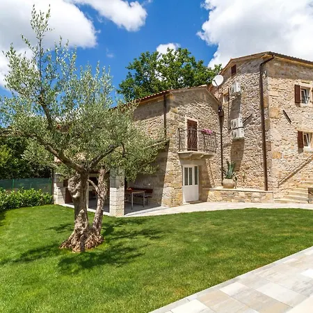 Villa Zoro With A Lovely Garden And A Private Pool In The Middle Of Istria