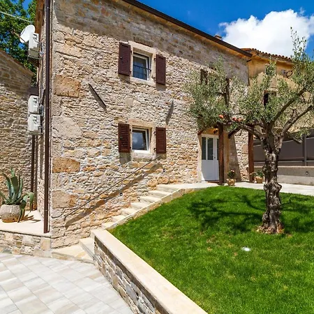 Villa Zoro With A Lovely Garden And A Private Pool In The Middle Of Istria *