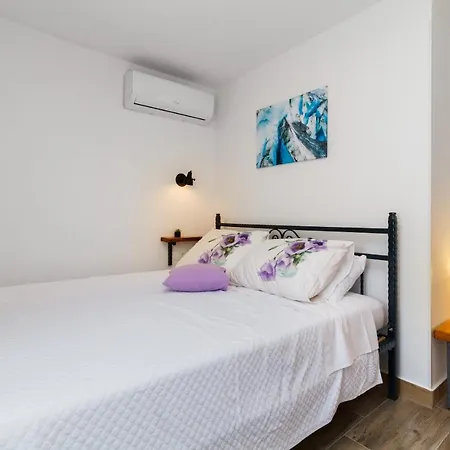 Villa Zoro With A Lovely Garden And A Private Pool In The Middle Of Istria *