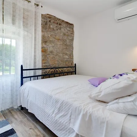 Zoro With A Lovely Garden And A Private Pool In The Middle Of Istria Villa *