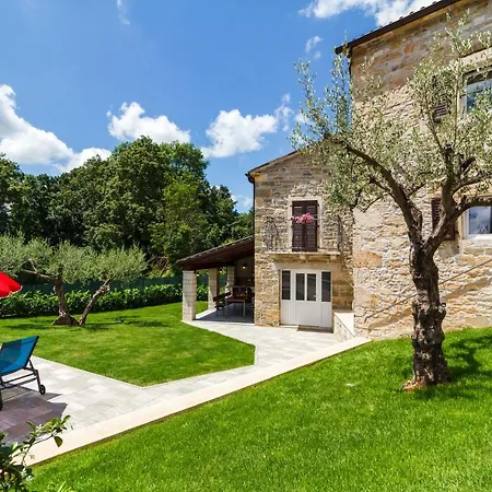 Villa Zoro With A Lovely Garden And A Private Pool In The Middle Of Istria Pazin