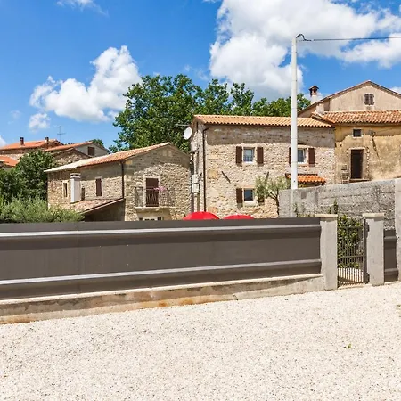 Villa Zoro With A Lovely Garden And A Private Pool In The Middle Of Istria *