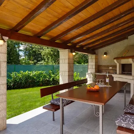 Zoro With A Lovely Garden And A Private Pool In The Middle Of Istria Villa *