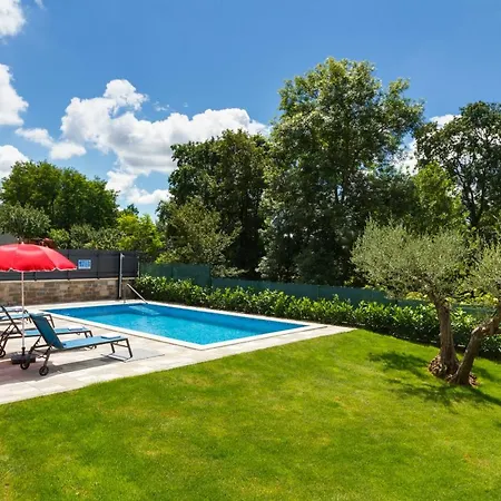 Zoro With A Lovely Garden And A Private Pool In The Middle Of Istria