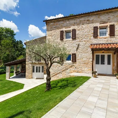 Villa Zoro With A Lovely Garden And A Private Pool In The Middle Of Istria *