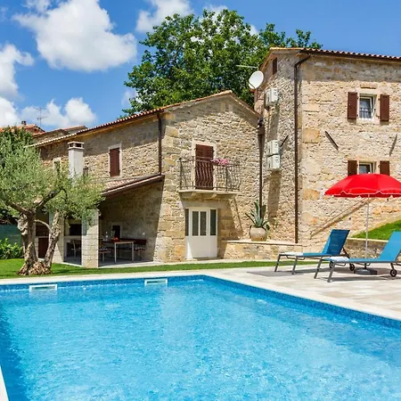 Zoro With A Lovely Garden And A Private Pool In The Middle Of Istria *